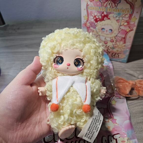 Lilla Lucky Cat Honeyland Enchantment Vinyl Plush Pendent OPEN BOX Mango Milk - Picture 2 of 13